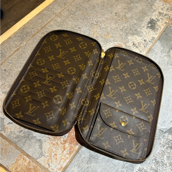 Louis Vuitton Handbags - Louis Vuitton Monogram Poche Escapade Organizer Wallet